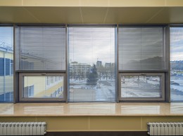 Окно из алюминиевого профиля с фрамужной системой открывания