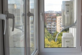 Сколько сделать открывающихся створок на балконе? Сколько сделать открывающихся створок на балконе?