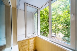Какие окна для балкона и лоджии выбрать: распашные или раздвижные