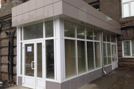 Входные группы из ПВХ в торговые точки: конструкция и особенности Входные группы из ПВХ в торговые точки: конструкция и особенности