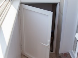 Шкафчик для хранения с распашными дверцами