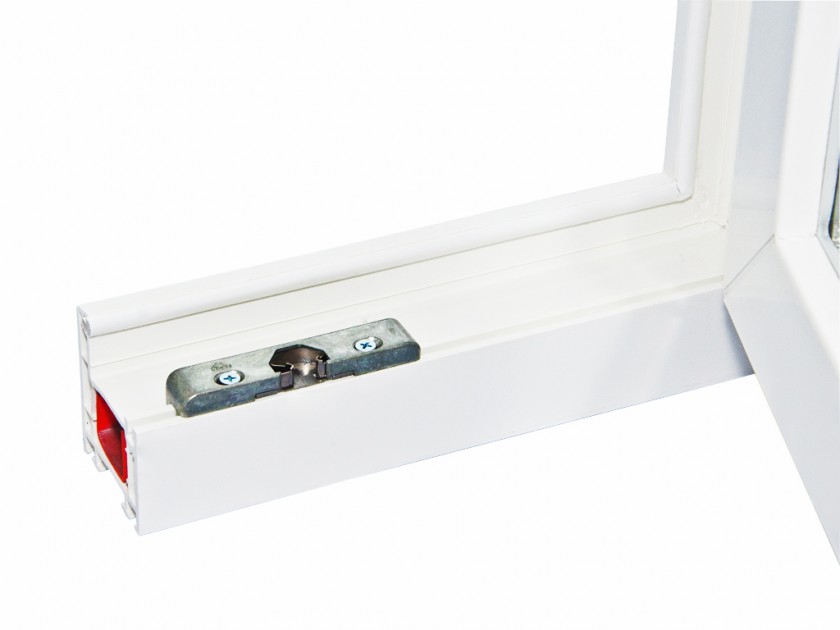 Окно из белого ПВХ-профиля с уплотнителем шлегель белого цвета